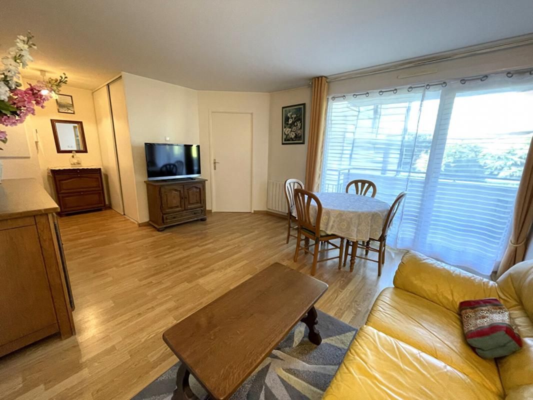 L'ISLE-ADAM Appartement 2 pièces, 46m2, balcon, ascenceur, parking 2