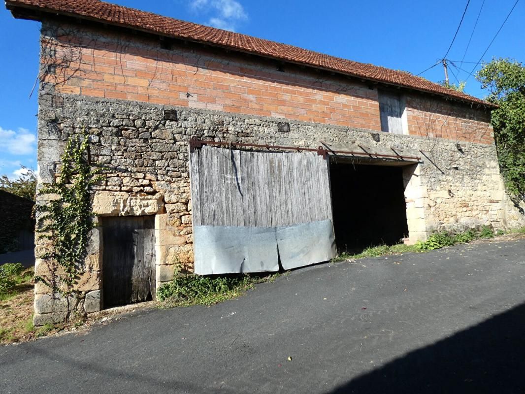 BADEFOLS-D'ANS Maison 143 m2 / 4 chambres / 2 granges / terrain 3200m² 4