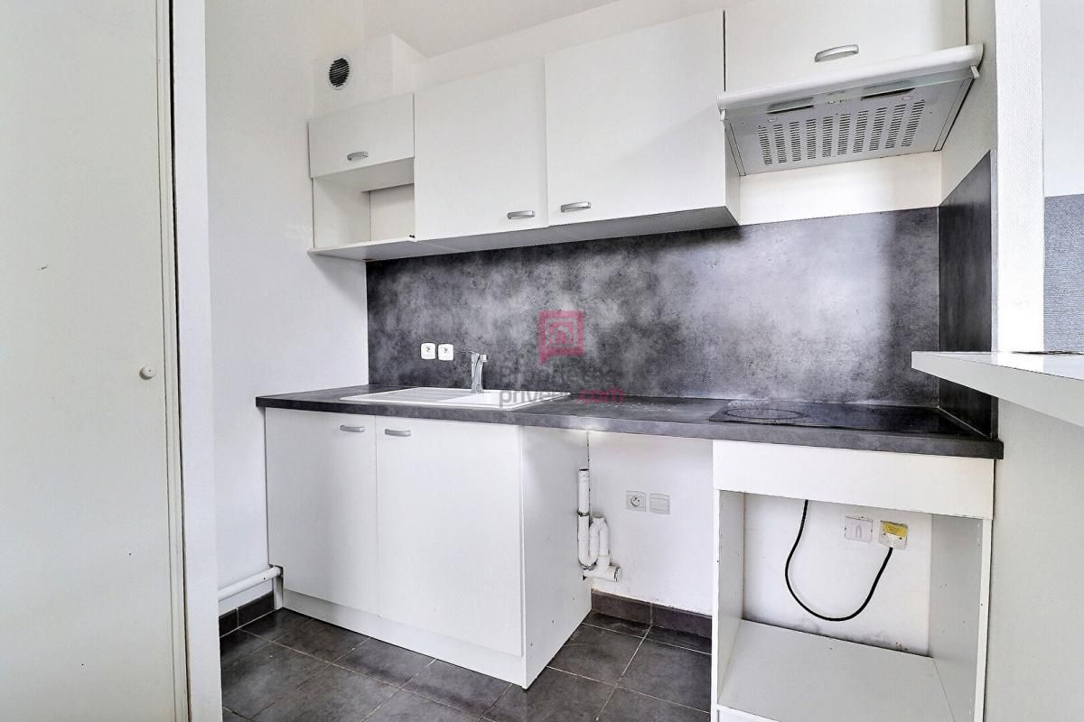 SAINTE-GENEVIEVE-DES-BOIS Sainte-Geneviève-des-Bois  4 pièces en rez-de-jardin avec jardin et terrasses de 120 m2 3