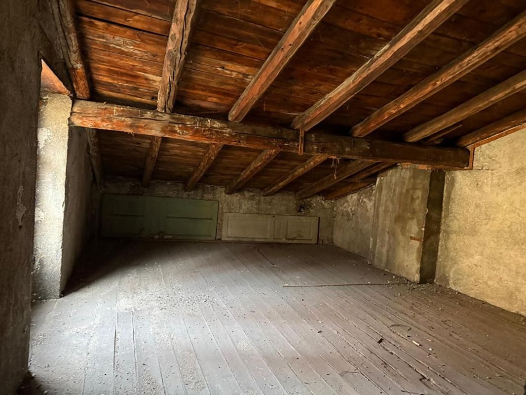 LE PUY-EN-VELAY Immeuble à rènover  lePuy En Velay 1center ville 1486 m2 Carrez 2