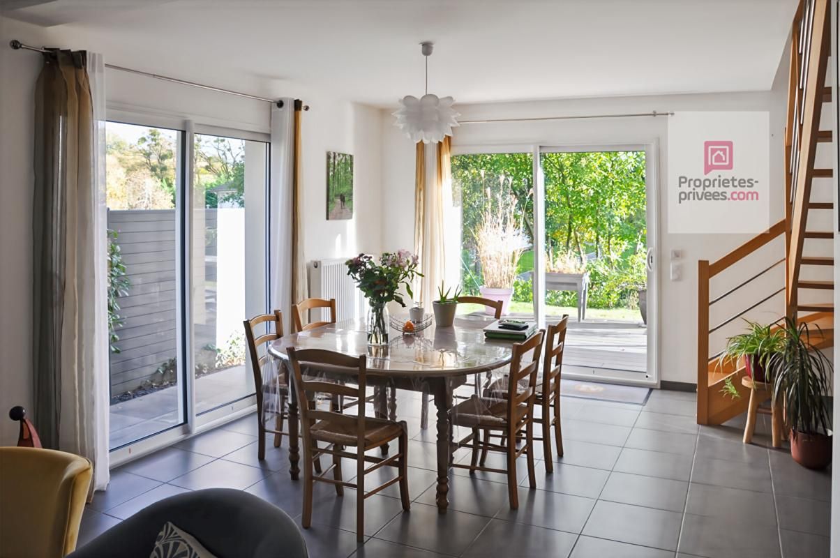 L'HUISSERIE Maison 3 chambres- 93 m2 habitables 1