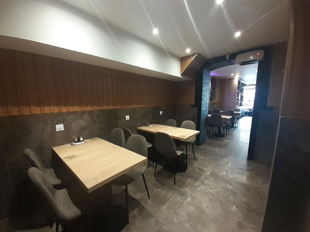 GOURNAY-EN-BRAY MUR LOCAL COMMERCIAL LOUE AVEC LICENCE IV 2