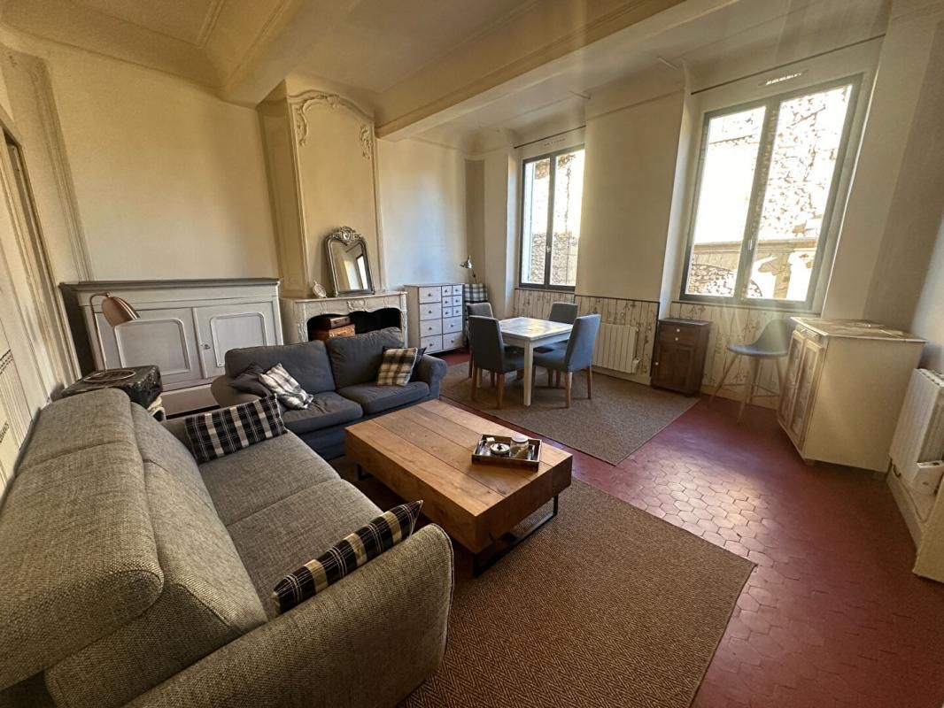 GRANS Grand T3 centre ville Grans 2