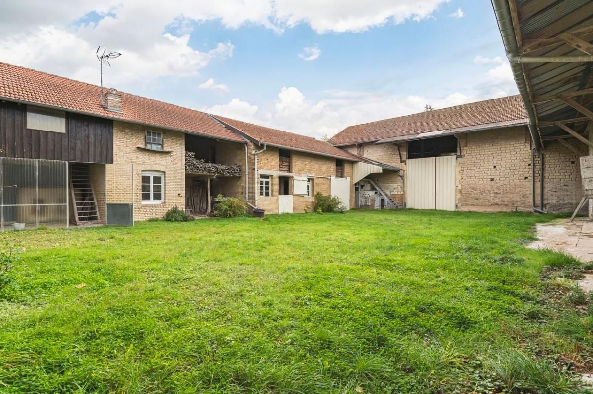 Corps de ferme authentique, Maison et dépendances