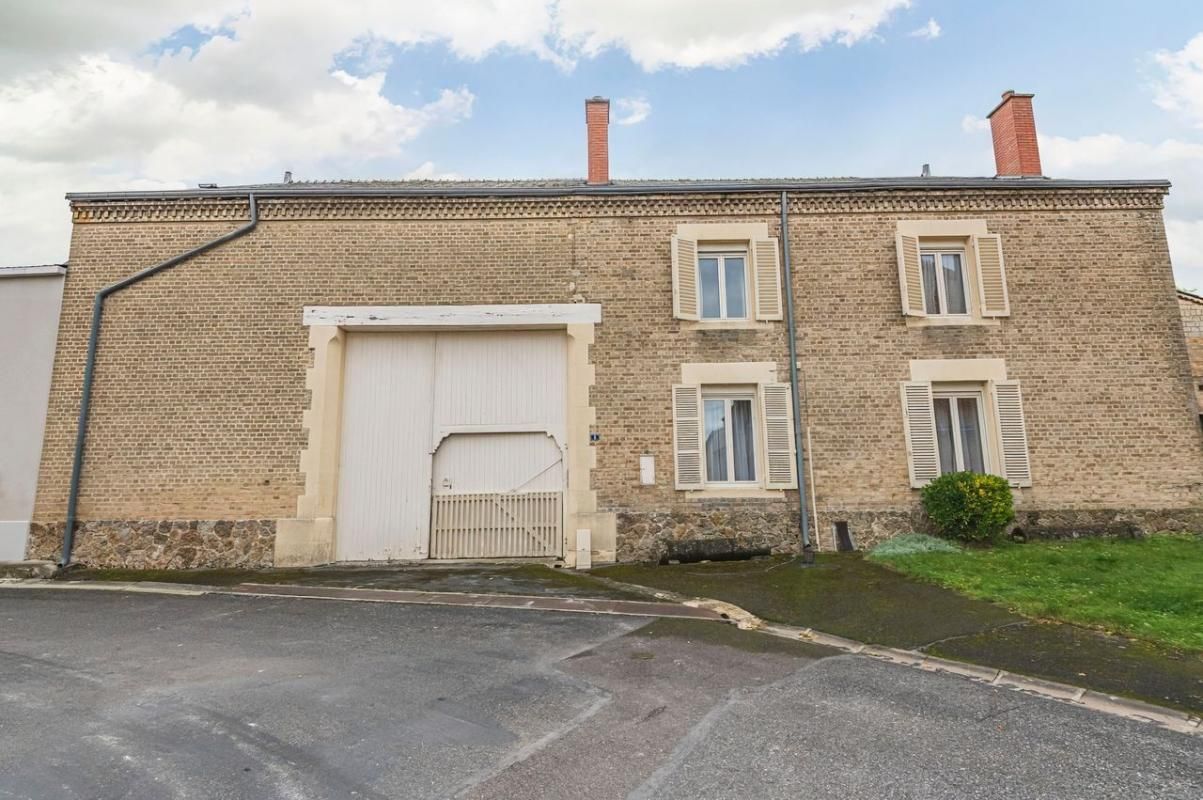 AUSSONCE Corps de ferme authentique, Maison et dépendances 2