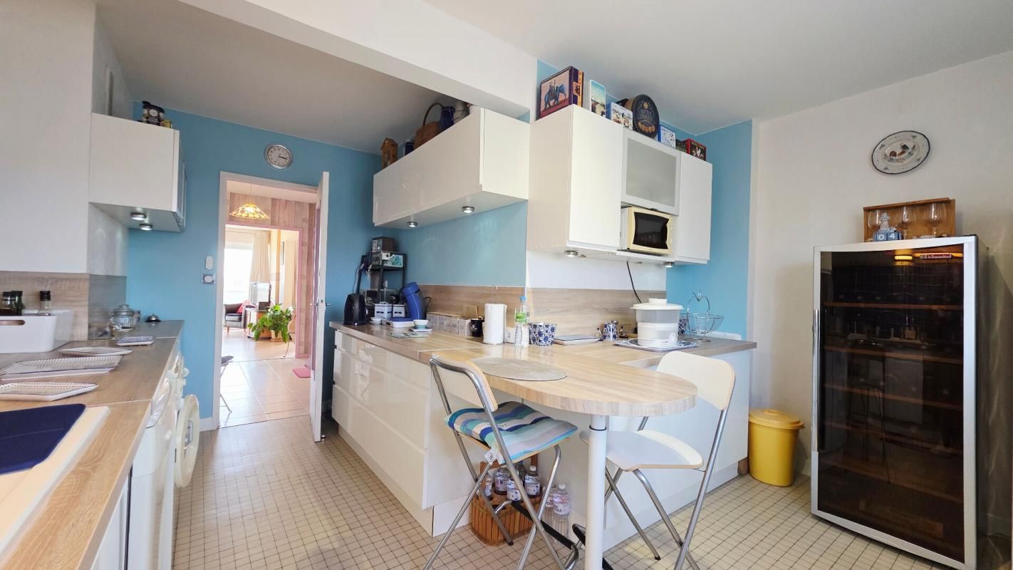 BOURGES APPARTEMENT DE 86.1M² 4 PIECES BALCONS ASCENSEUR PARKING