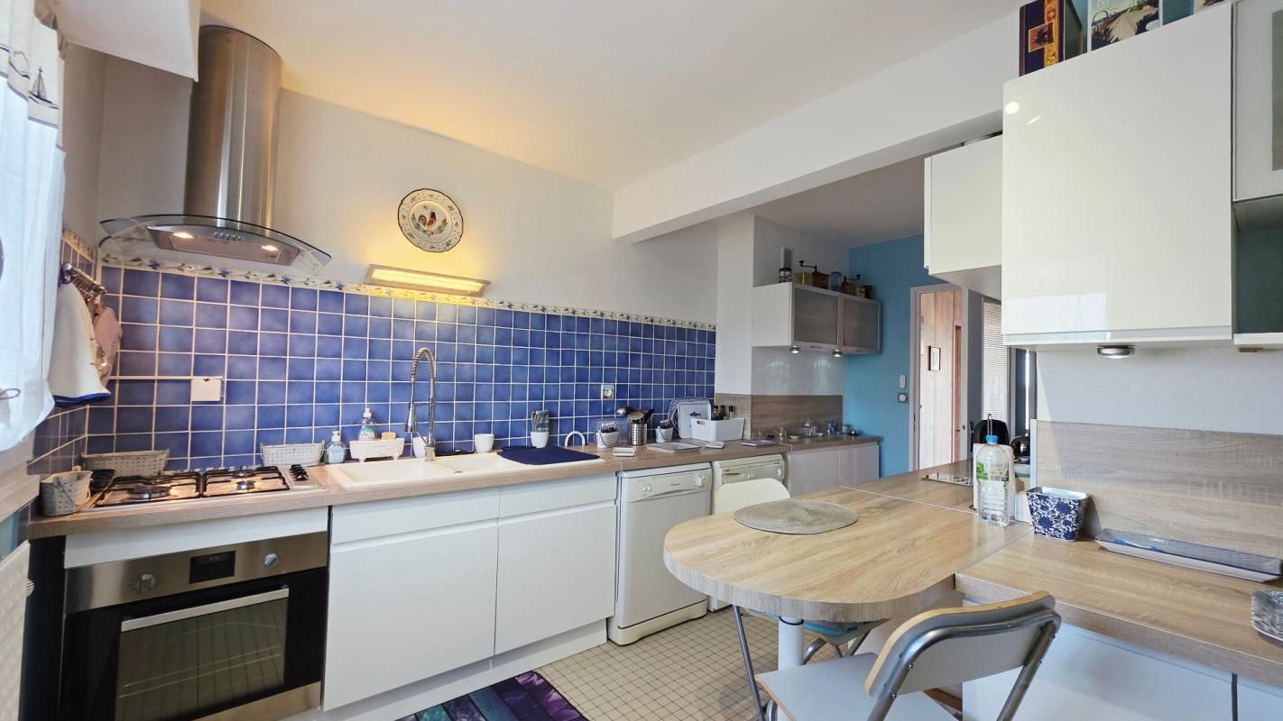 BOURGES BOURGES APPARTEMENT DE 86.1M² 4 PIECES BALCONS ASCENSEUR PARKING 3