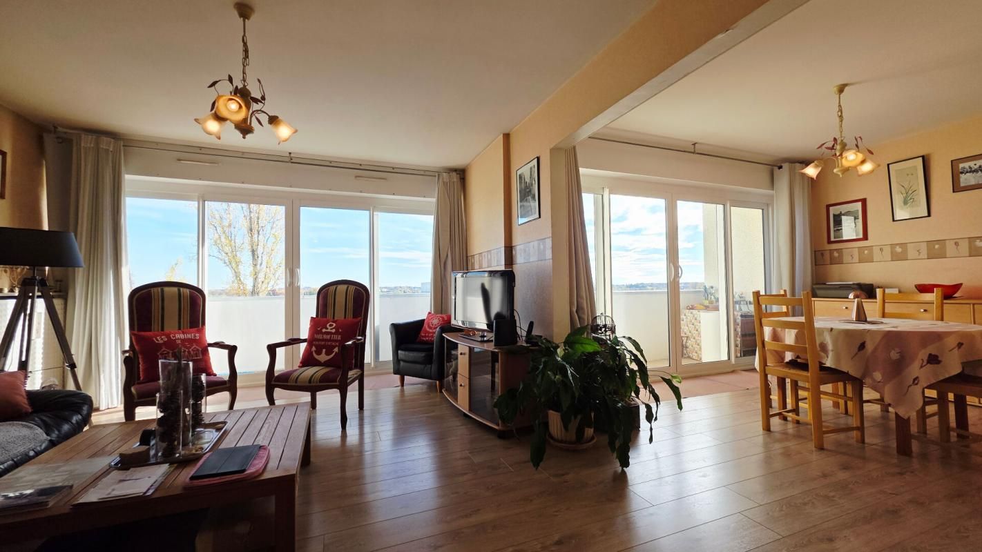 BOURGES BOURGES APPARTEMENT DE 86.1M² 4 PIECES BALCONS ASCENSEUR PARKING 4
