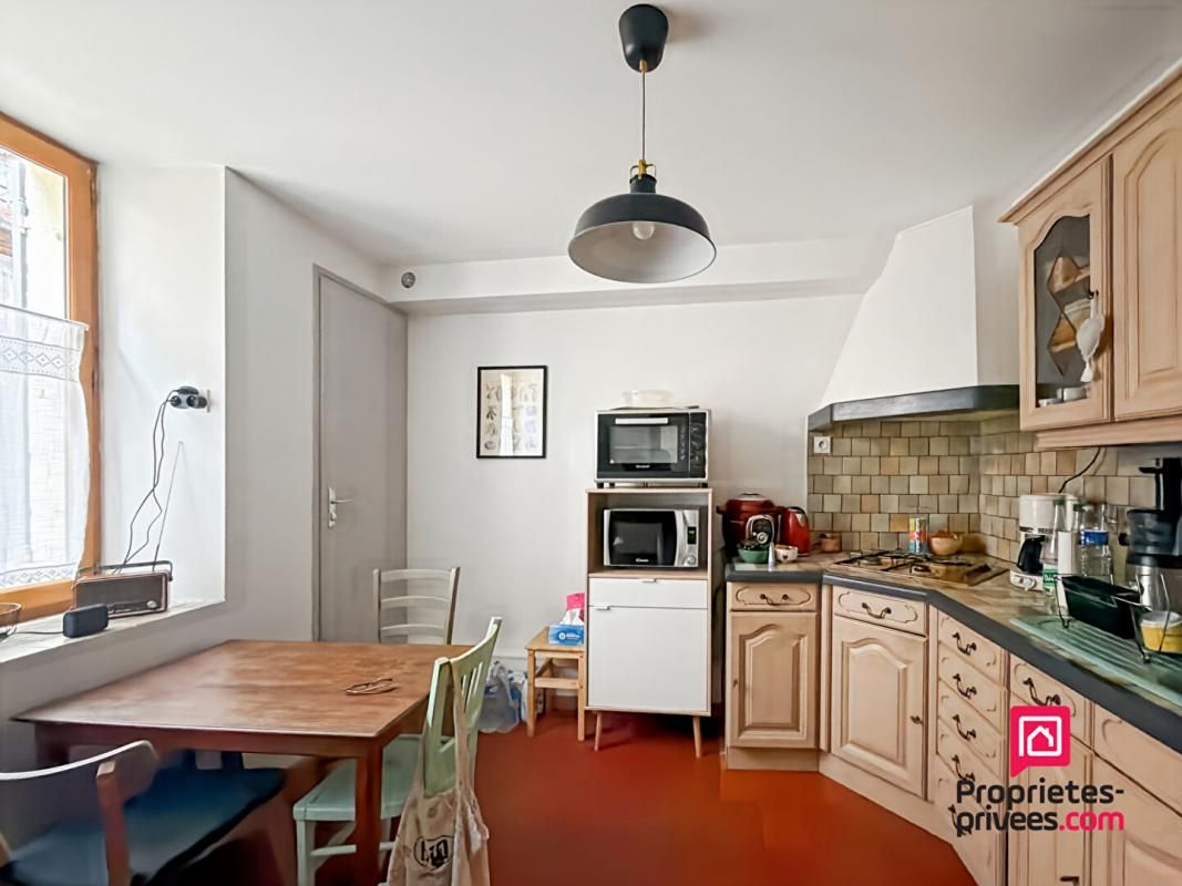 AVALLON Maison de ville avec courette pleine de charme au centre ville d'Avallon 2