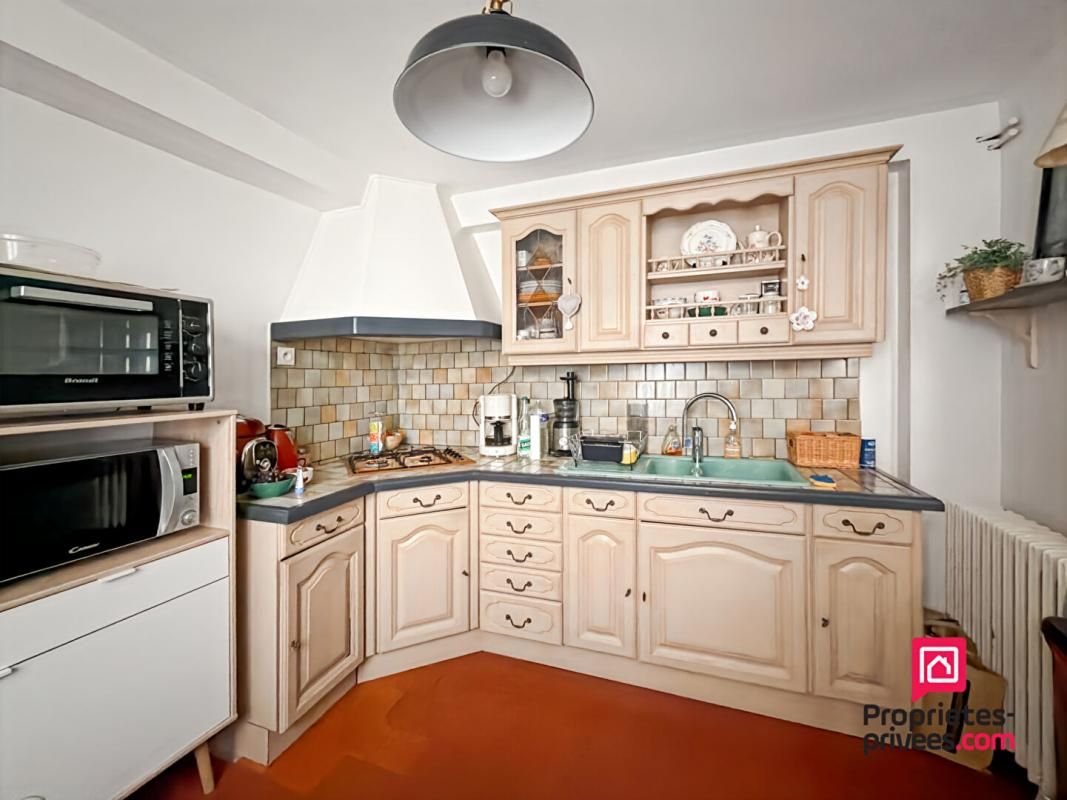 AVALLON Maison de ville avec courette pleine de charme au centre ville d'Avallon 3