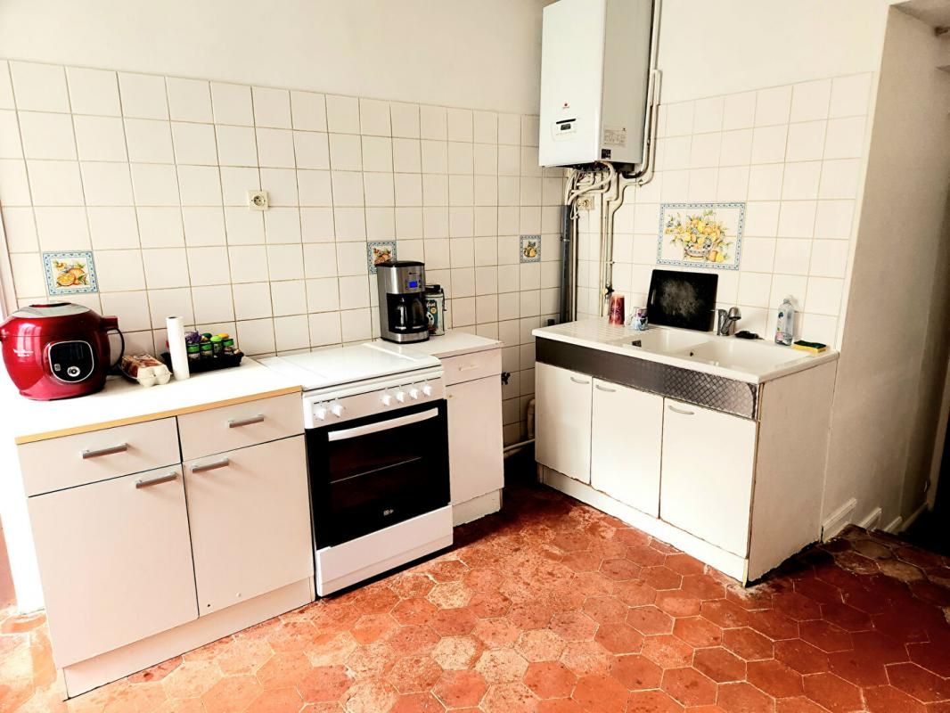 LES ANDELYS Exclusivité - Les Andelys - Immeuble de rapport de 3 logements dont 2 loués pour une rentabilité de 18.240 par an.- Prix 195.900 3