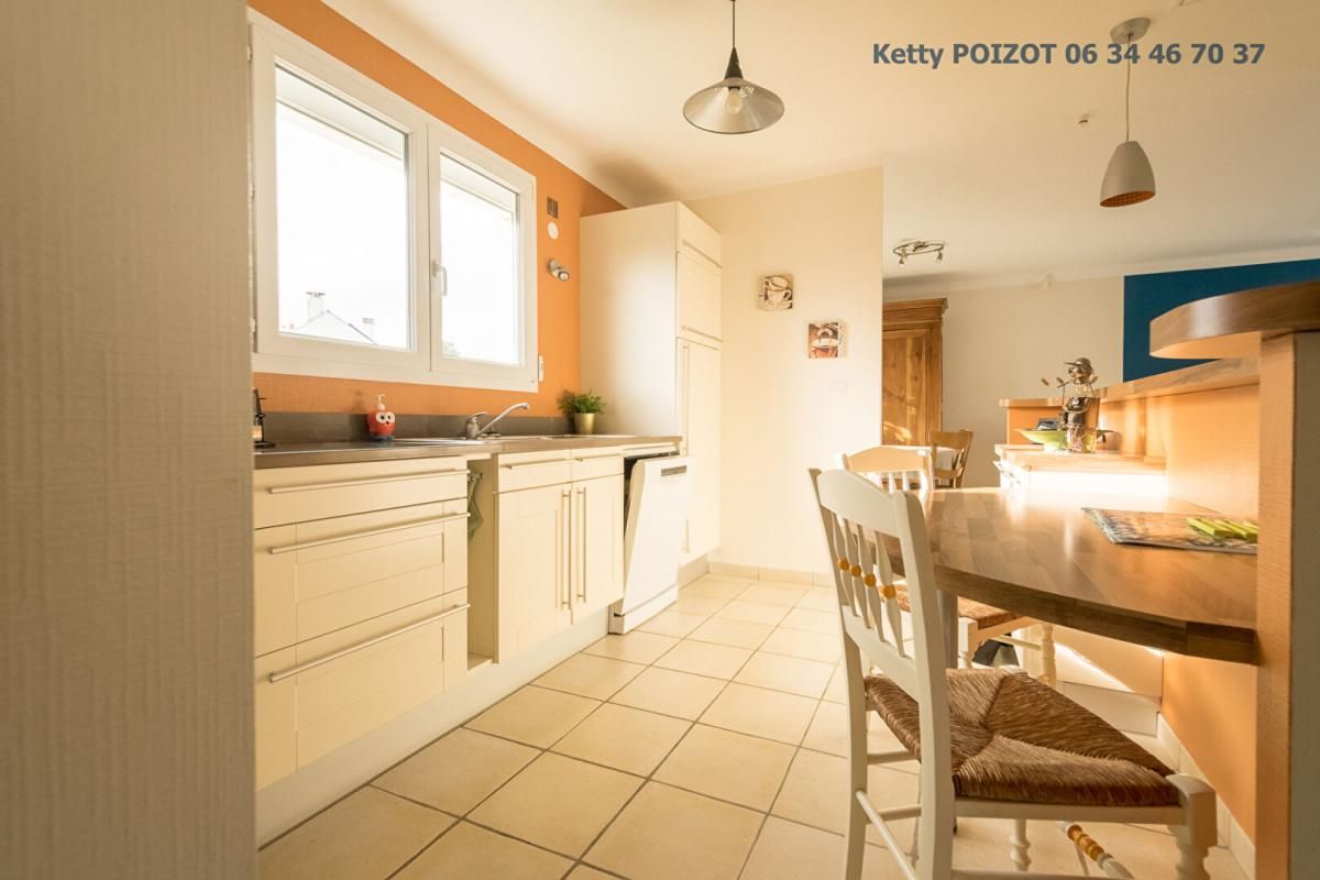 LA CHAPELLE-SUR-ERDRE Maison La Chapelle Sur Erdre  5 pièce(s) 100 m2 4