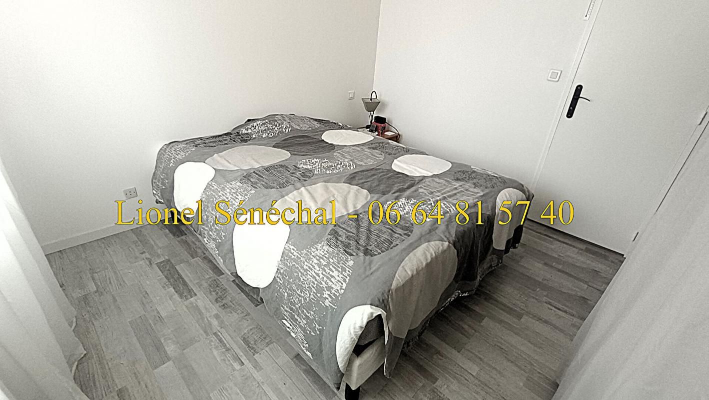 BEAUMONT-SUR-SARTHE Maison rénovée, lumineuse et peu énergivore entièrement de plain - pied 7 pièces de 90 m2 sur une parcelle de plus de 4 000 m2 (dont une parcelle de 2 200 m2 constructible) 4