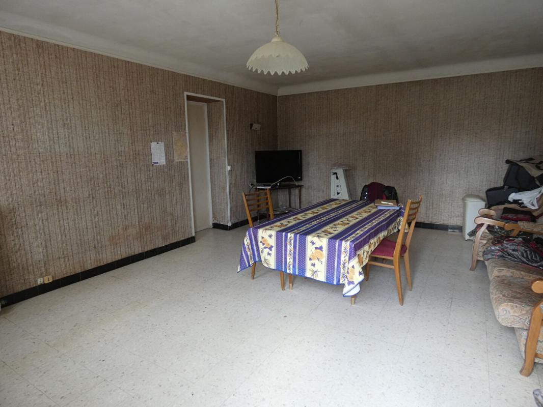 HOUDAN longère 120 m² + combles 2