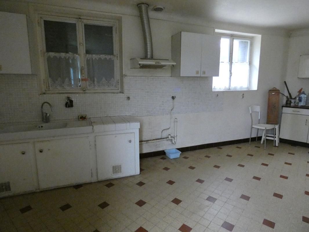 HOUDAN longère 120 m² + combles 3