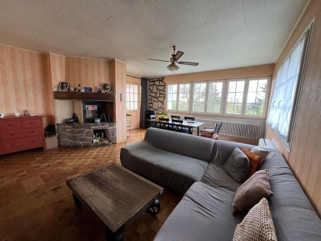 SAINTES Maison de 1962  à fort potentiel   241500 FAI   DONT 11500 D'honoraires 1