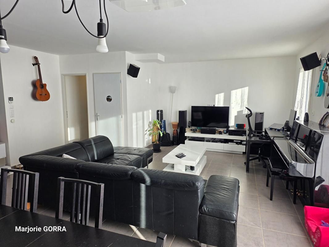 NANS-LES-PINS NANS LES PINS VILLA T4 SUR 1000 M² 4