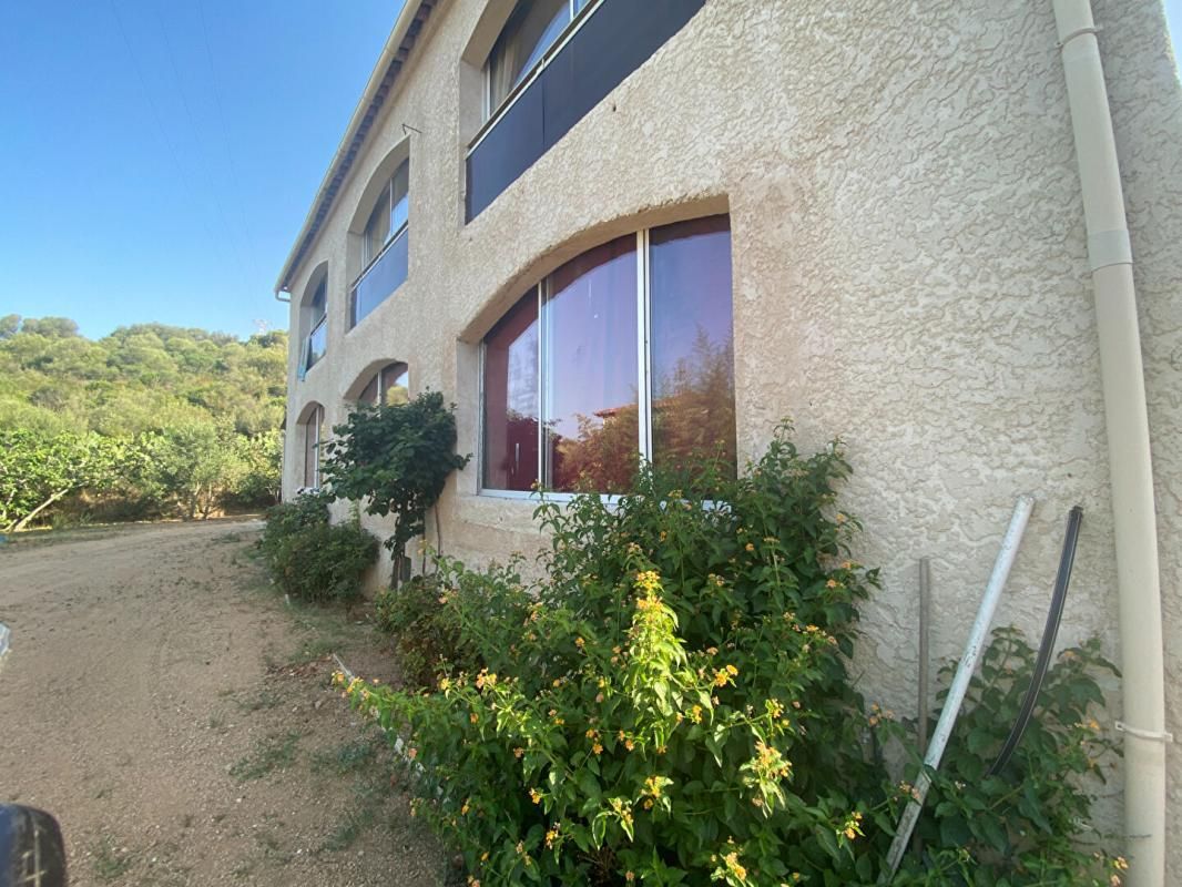 SAGONE Maison  6 pièce(s) 198 m2 2