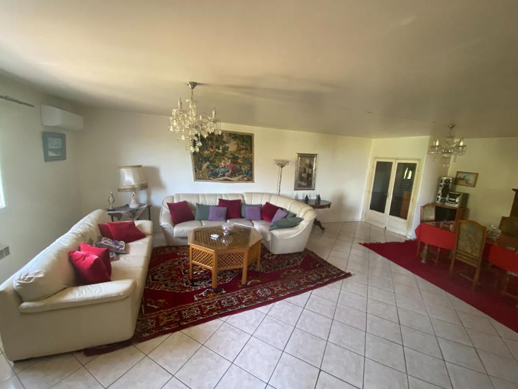 SAGONE Maison  6 pièce(s) 198 m2 3