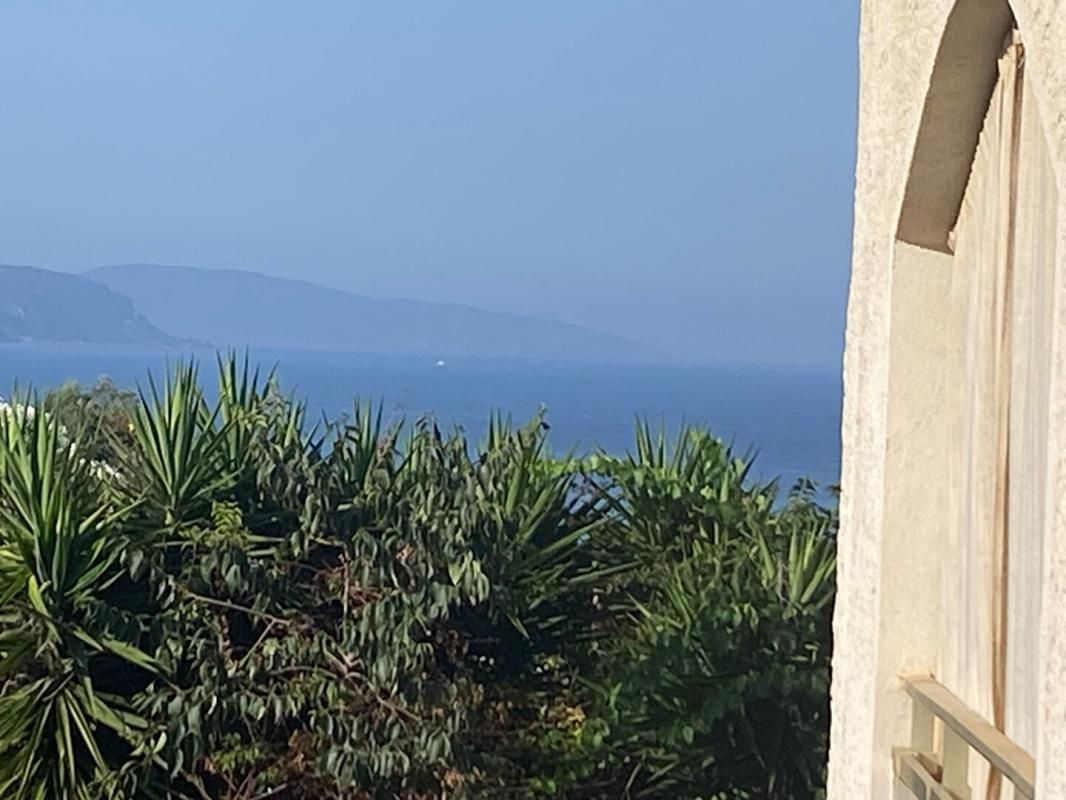 SAGONE Maison  6 pièce(s) 198 m2 4