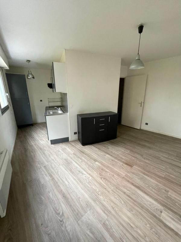 LE BOUSCAT T2 situé résidence Emeraude au Bouscat parc verdoyant place de parking privée et cave 2