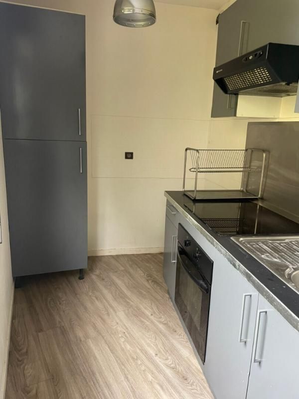 LE BOUSCAT T2 situé résidence Emeraude au Bouscat parc verdoyant place de parking privée et cave 4