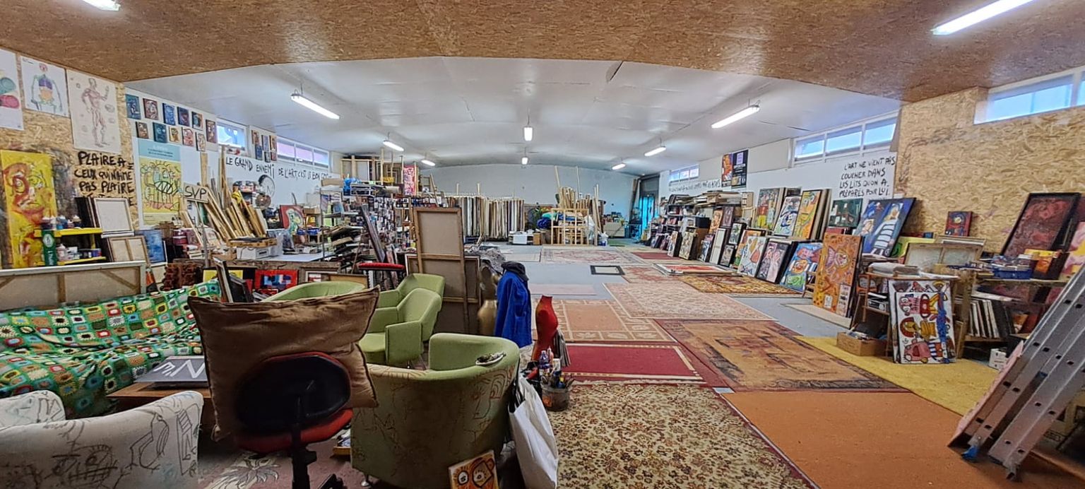 ALENCON Loft d'artiste unique avec atelier de 320 m² et jardin ? Entre lumière et créativité 1