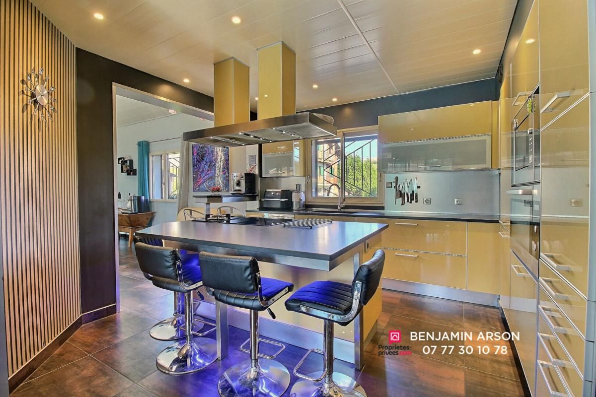 LE BOURGET-DU-LAC Maison Le Bourget Du Lac 8 pièces 177 m2 4