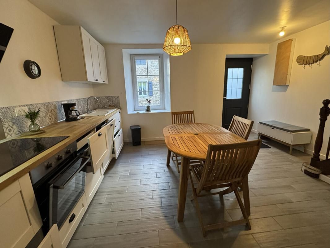 PLEUBIAN Le charme d'une maison de bourg rénovée, vendue entièrement meublée , Pleubian 22610 1