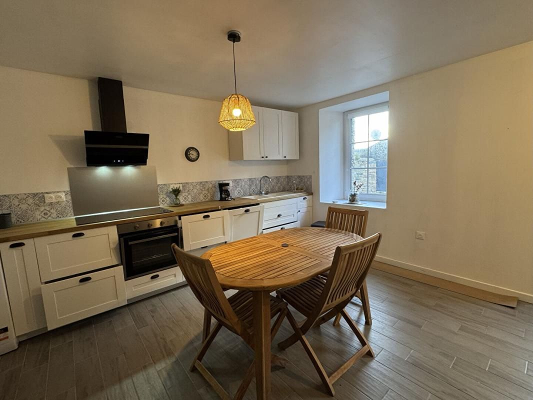 PLEUBIAN Le charme d'une maison de bourg rénovée, vendue entièrement meublée , Pleubian 22610 3