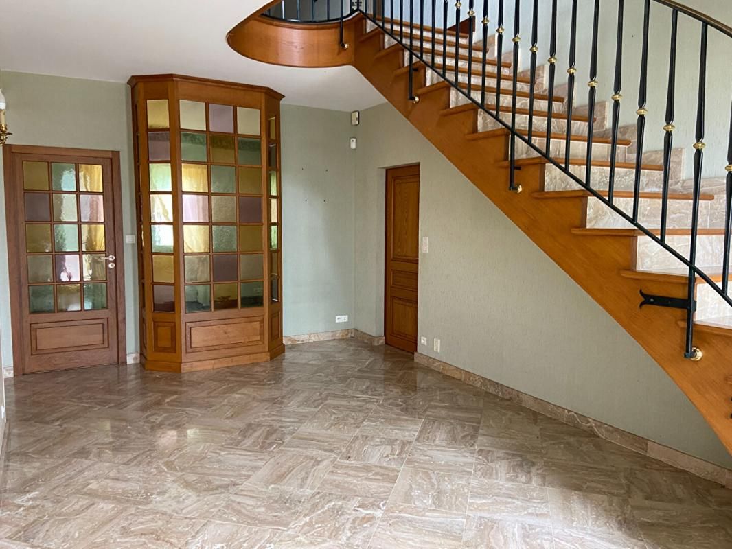 CHATEAUNEUF-SUR-SARTHE Propriété - Chateauneuf Sur Sarthe 6 pièce(s) 229 m2 4