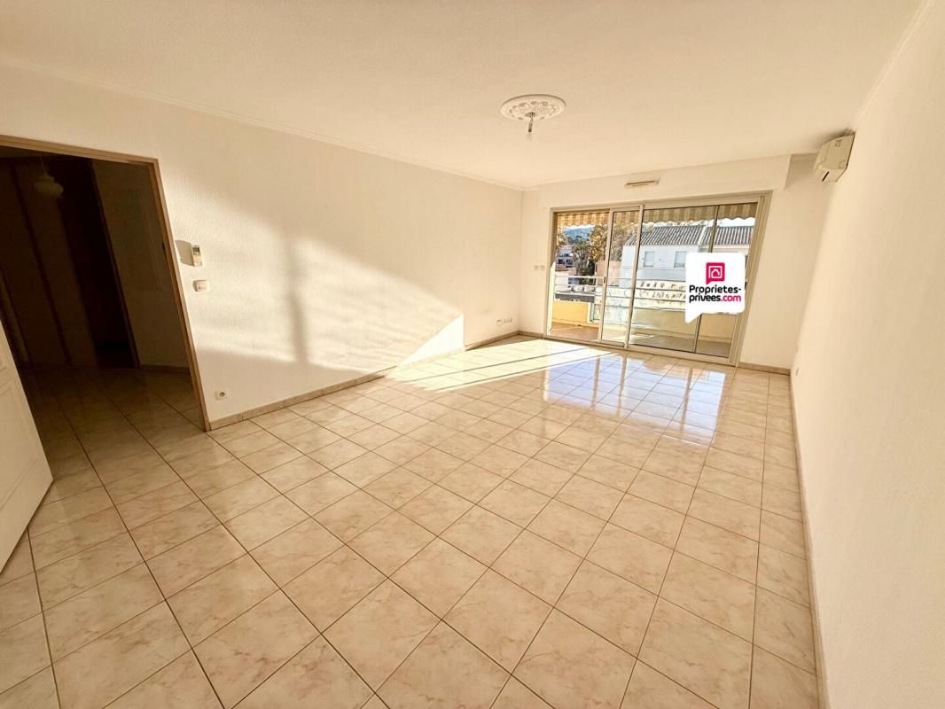 SIX-FOURS-LES-PLAGES Appartement T4 dernier étage avec ascenseur + garage 1