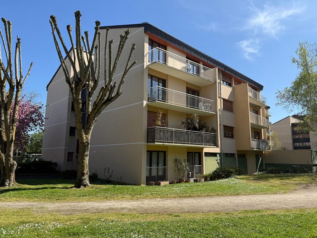 Appartement Angers 3 pièce(s) 70 m2 ASCENSEUR PARKING SECURISE + CAVE SANS VIS A VIS