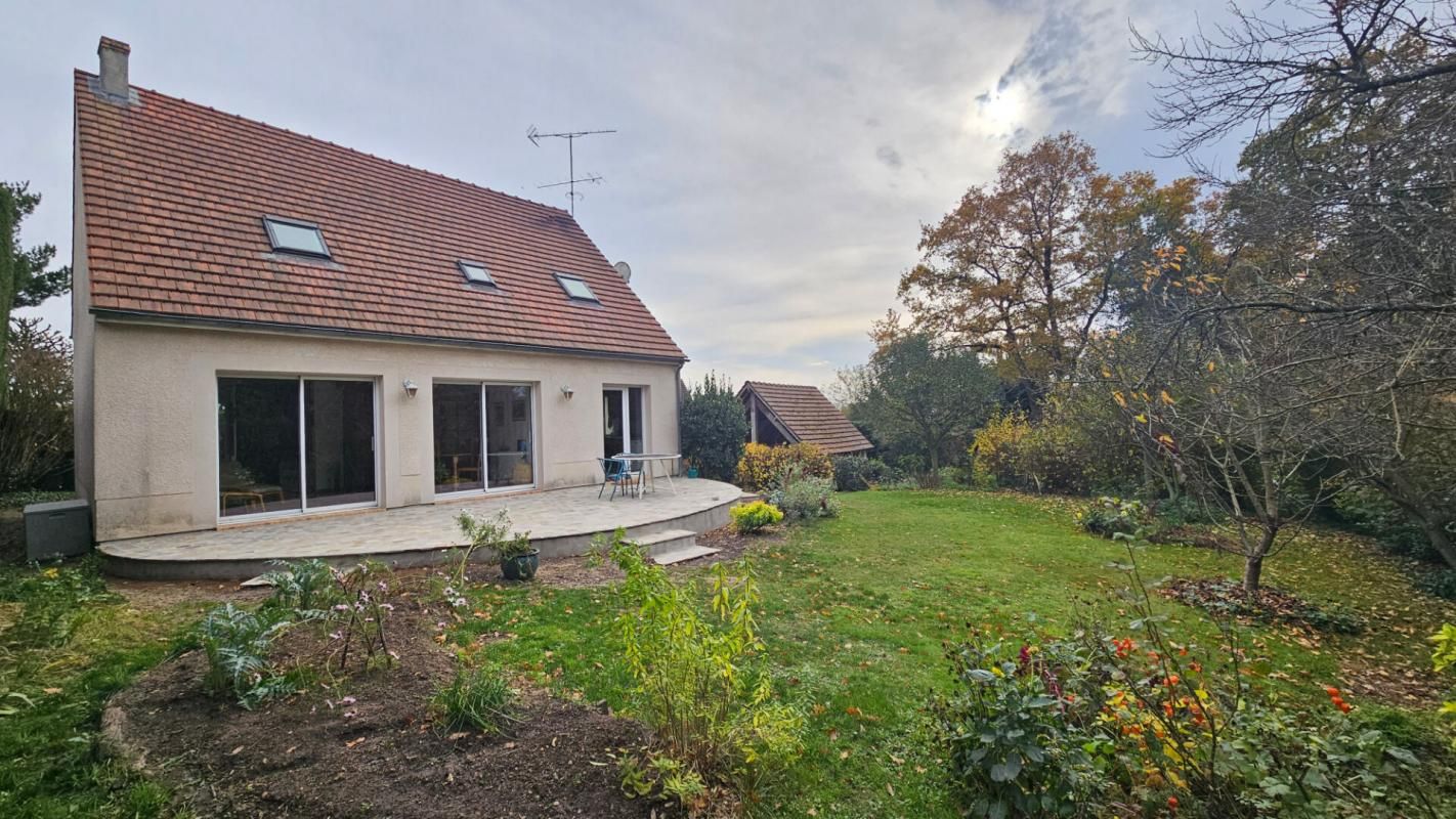 HOUDAN Exclusivité / Houdan 14 mn / Maison familiale avec sous-sol / 4 chambres 3