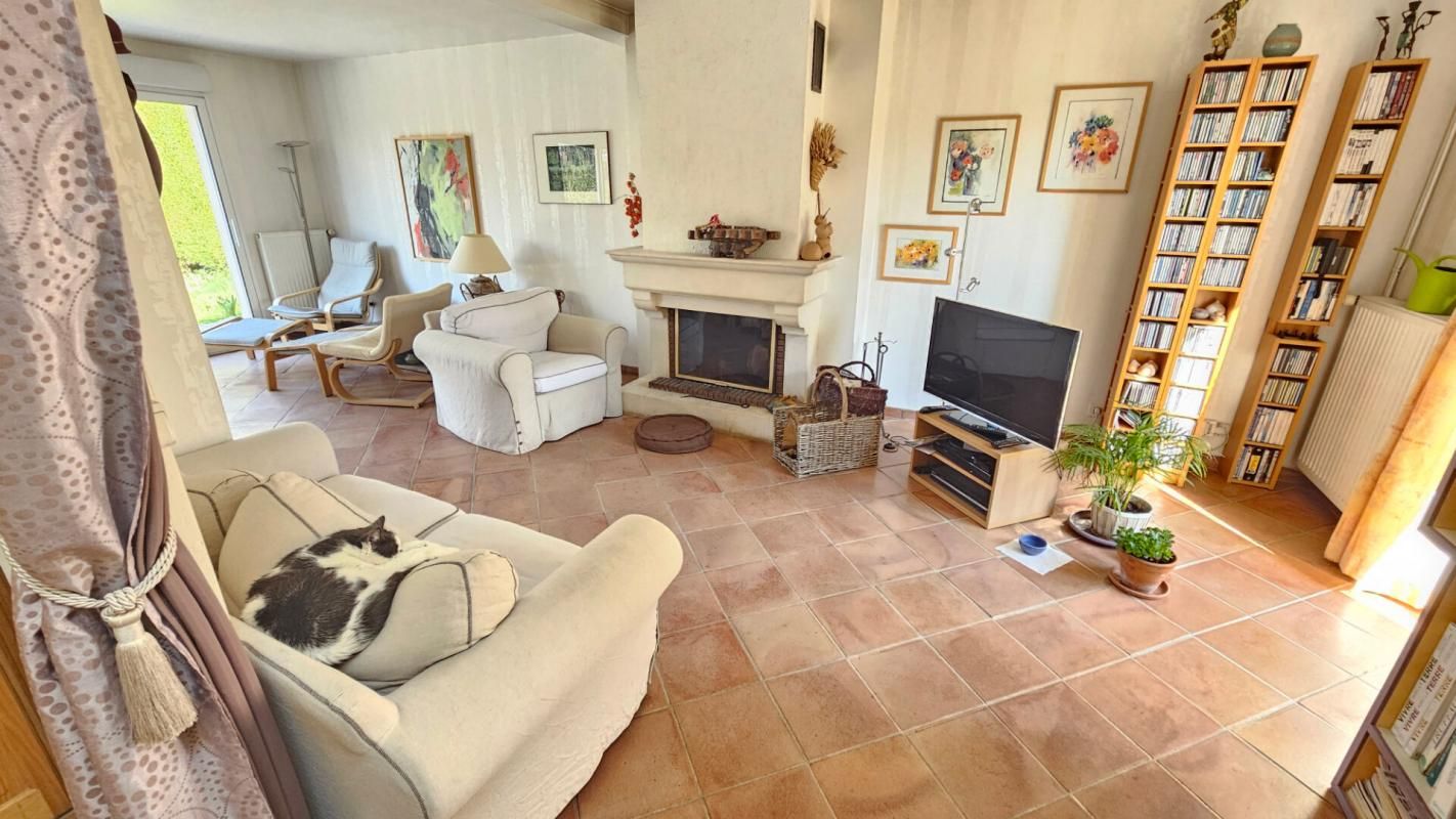 HOUDAN Exclusivité / Houdan 14 mn / Maison familiale avec sous-sol / 4 chambres 4