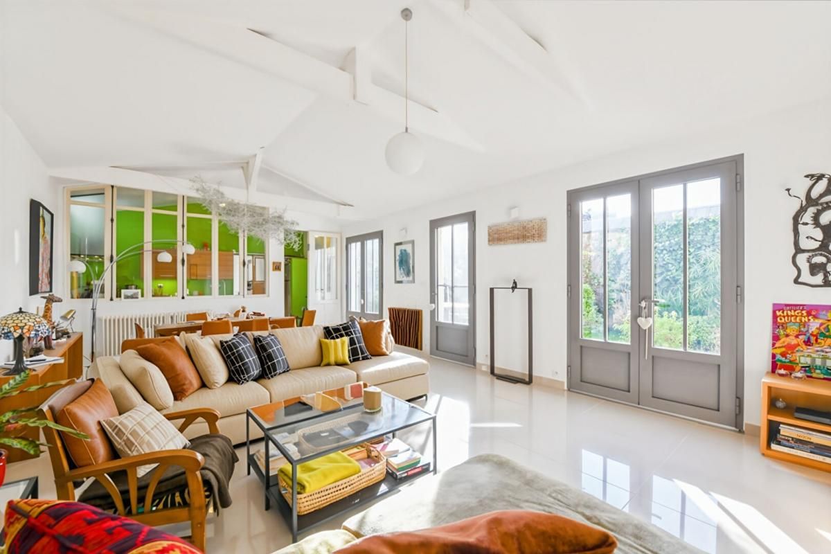 BORDEAUX Belle maison contemporaine de 145 m2 + 100 m2 et jardin proche Nansouty 2