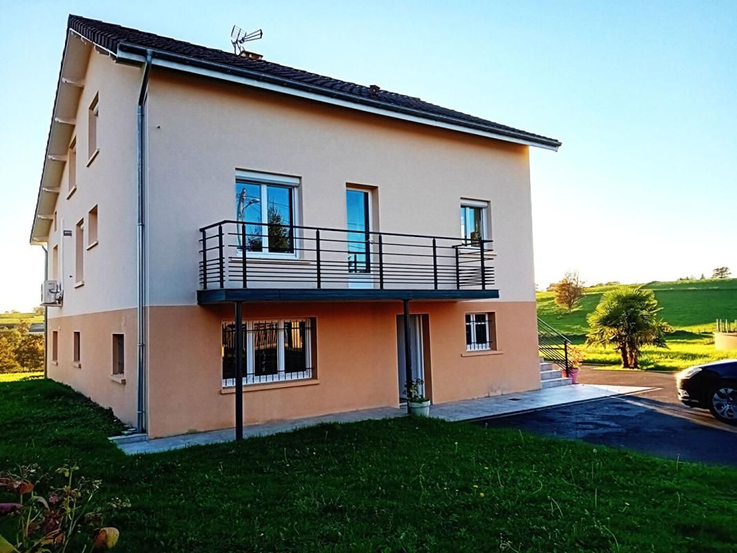 FIGEAC Maison 10 pièces 258 m2 et grange 130m² 2