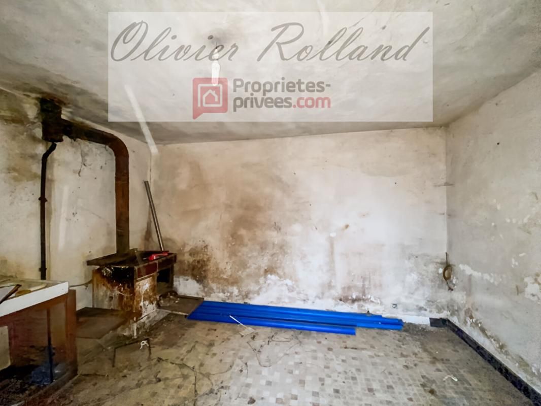 MONTREUIL-BELLAY 49260 - Montreuil Bellay - Maison à rénover de 78 m² sur 240 m² 1