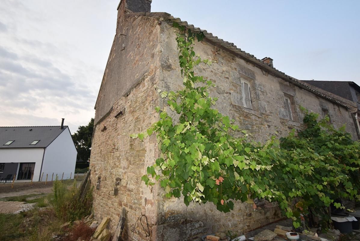 MELLAC Maison en pierre à rénover Mellac 4 pièce(s) 120 m2 2