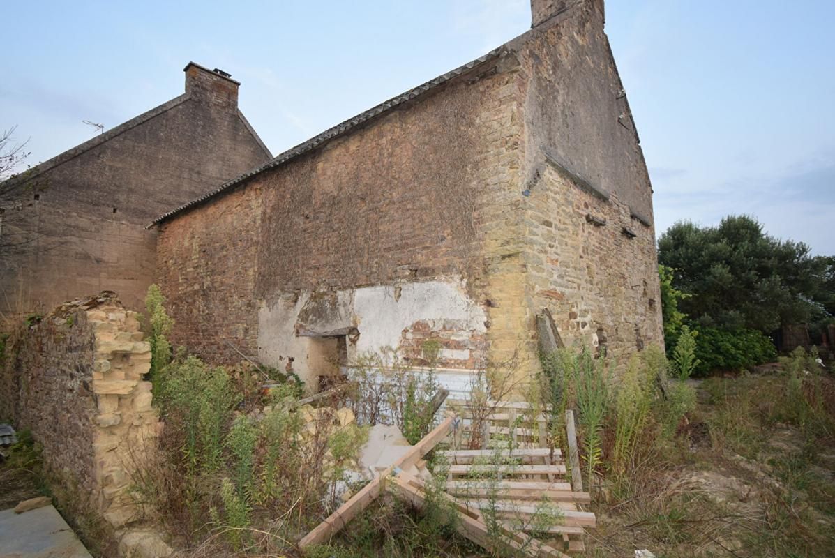 MELLAC Maison en pierre à rénover Mellac 4 pièce(s) 120 m2 3