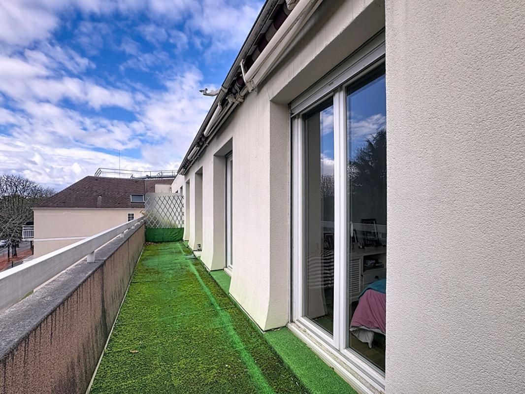 BIEVRES À deux pas de la gare de Bièvres Dernier étage avec terrasse 4