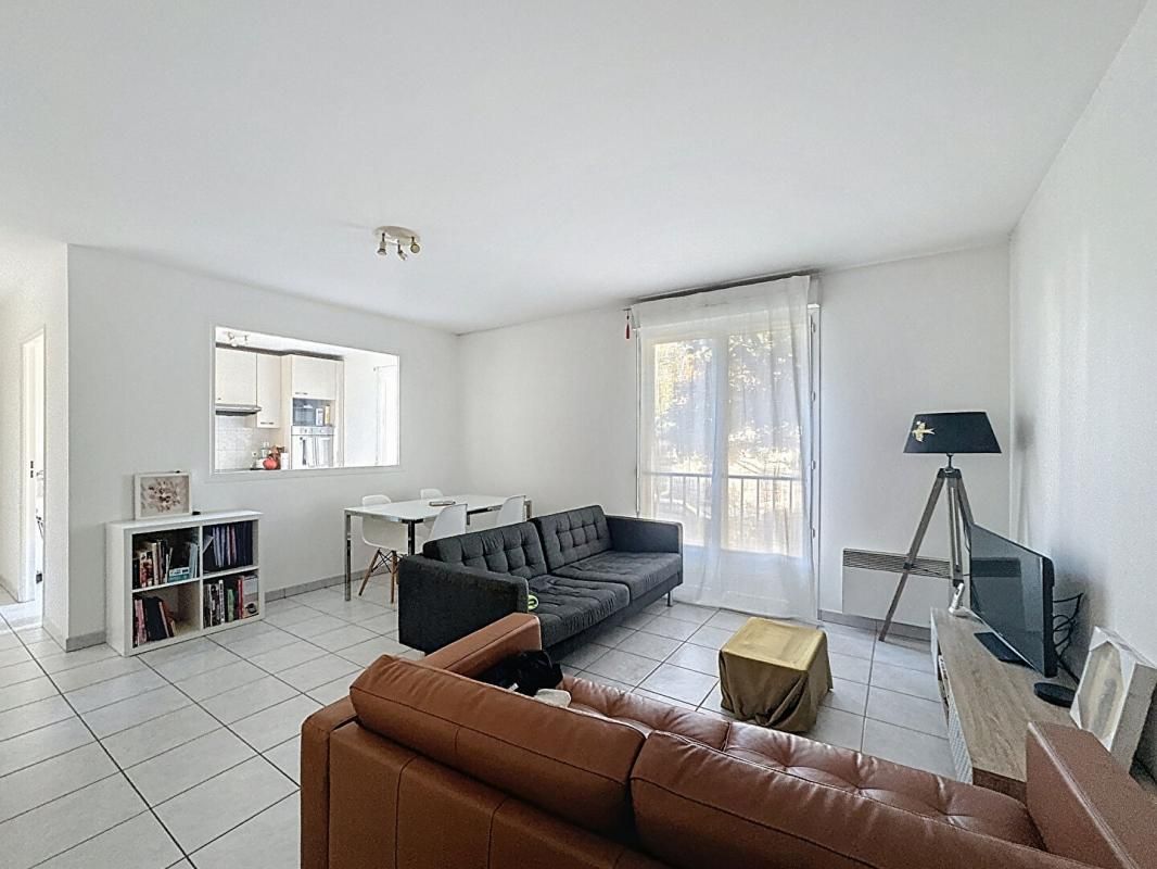 IGNY Appartement 3 pièces  Igny centre-ville Lumineux & Traversant  2 Parkings 3