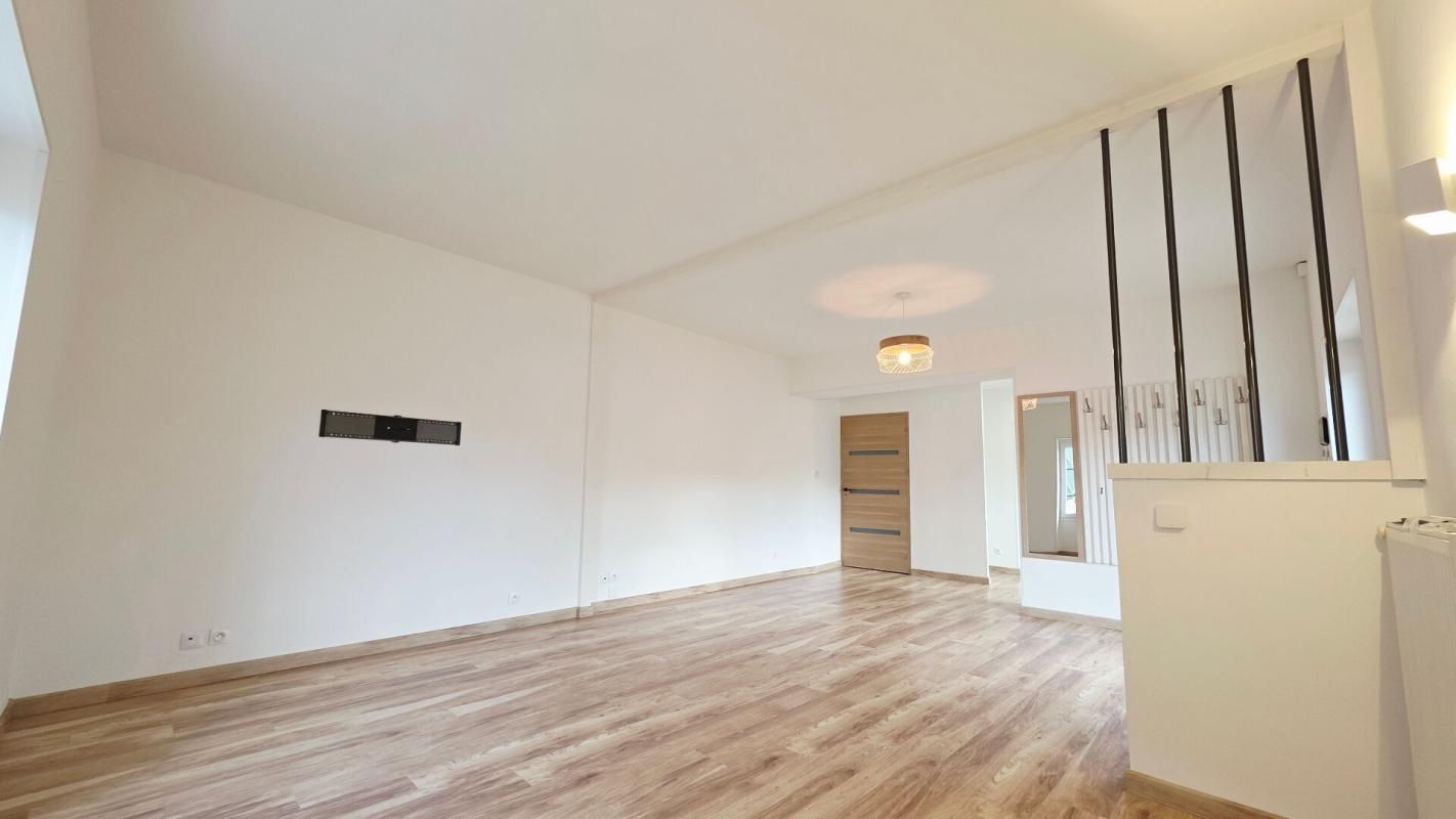 MEHUN-SUR-YEVRE MEHUN SUR YEVRE MAISON RENOVEE 3 PIECES 91.6M² GARAGE 3