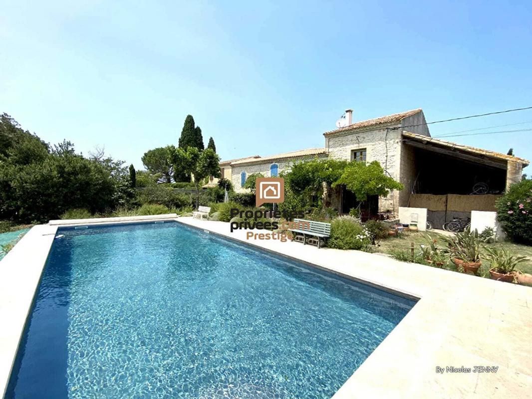 Mas Graveson 6 pièces 218 m² + Studio indépendant 34 m² - 839 000 Euros -