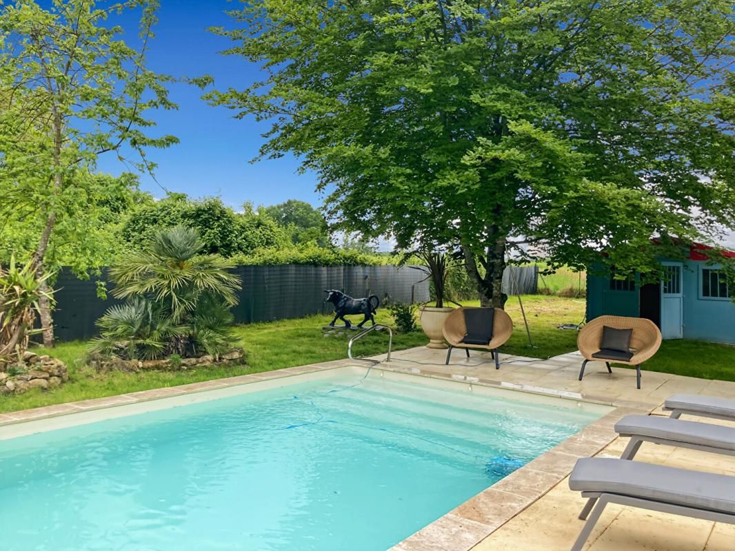 BLESIGNAC Belle maison en pierre avec jardin paysager proche Créon 1