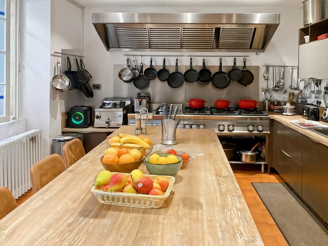 BLESIGNAC Belle maison en pierre avec jardin paysager proche Créon 3