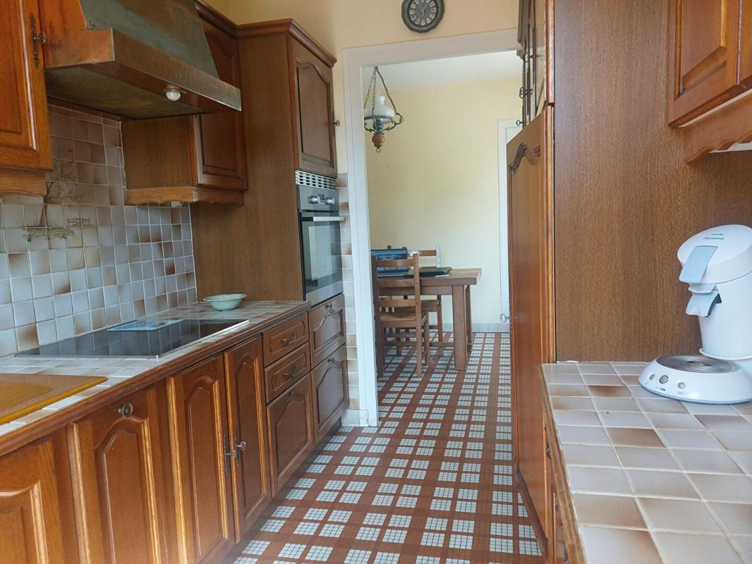 GUEUGNON Maison Gueugnon 8 pièce(s) 200 m2 4