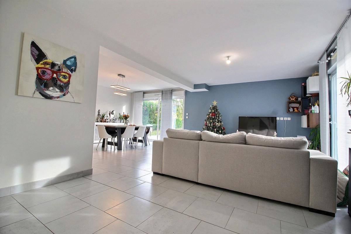 GIDY Maison Gidy 157 m2 5 chambres avec piscine 1000m2 de terrain 2