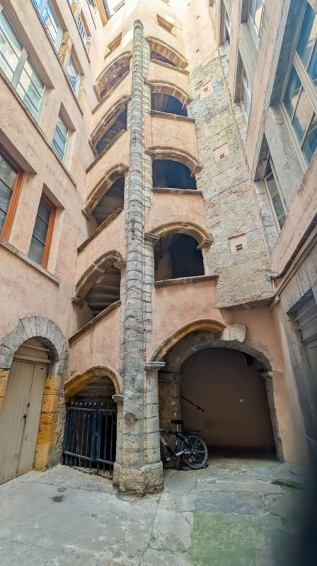 LYON-1ER-ARRONDISSEMENT Opportunité Investisseur ? 2 pièces au coeur de Lyon 4