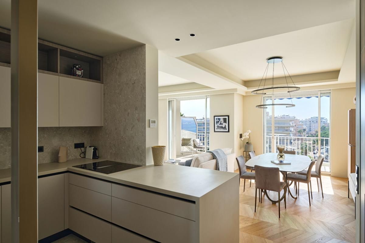 CANNES Cannes Croisette Face au Port Canto : Appartement de Réception avec Vue Mer Panoramique 3